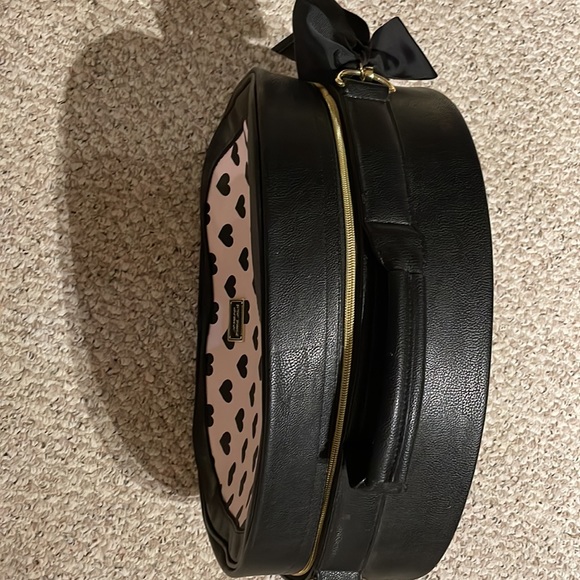 Betsey Johnson weekend bag - Picture 2 of 5